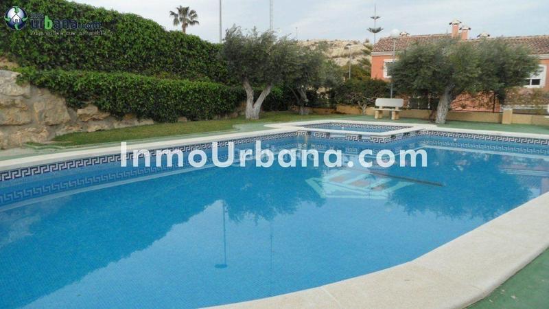 Foto 2cfa48fa-2a70-4374-96df-0809372d2446. Casa aparellada amb aparcament piscina a Bonalba-Cotoveta Mutxamel