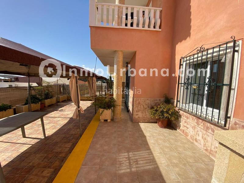 Foto 2fe5c072-c3bd-42bd-a66f-379fc1a58bac. Casa aparellada amb aparcament piscina a Bonalba-Cotoveta Mutxamel