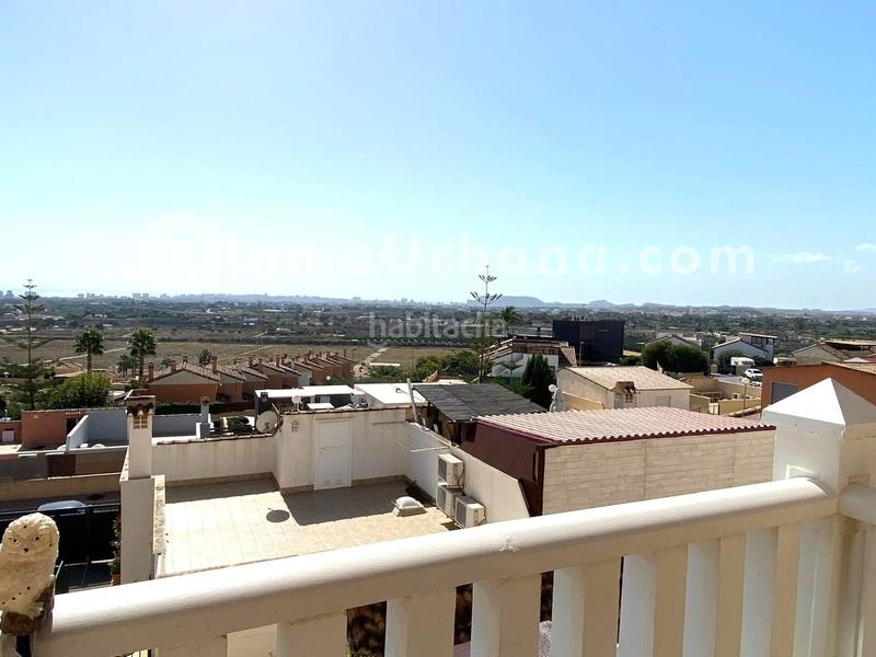 Foto 396c419c-ae36-4f00-95df-0d5ed4326d9f. Casa aparellada amb aparcament piscina a Bonalba-Cotoveta Mutxamel