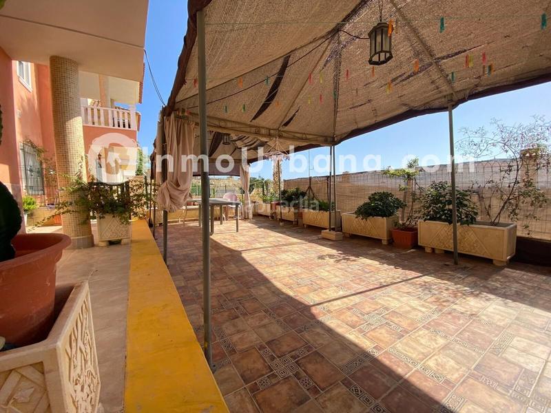 Foto 619157f4-6a25-4070-a315-7862e9486925. Casa aparellada amb aparcament piscina a Bonalba-Cotoveta Mutxamel
