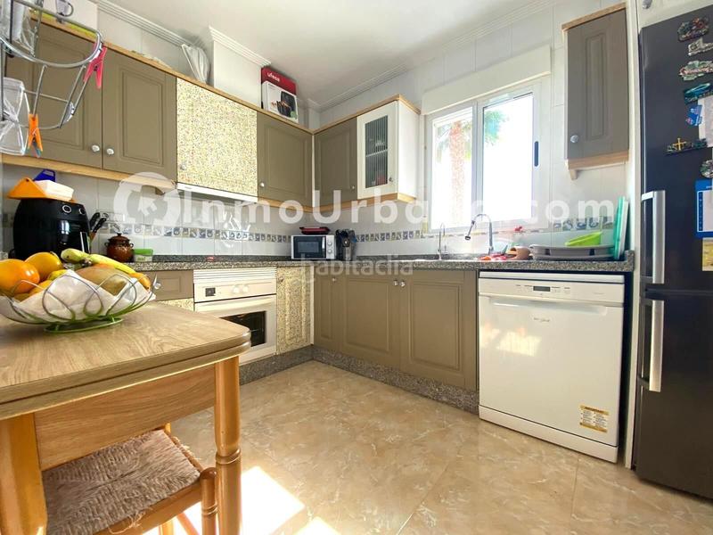 Foto 6199bdae-1a51-44d3-b4c3-645c6351dcff. Casa aparellada amb aparcament piscina a Bonalba-Cotoveta Mutxamel