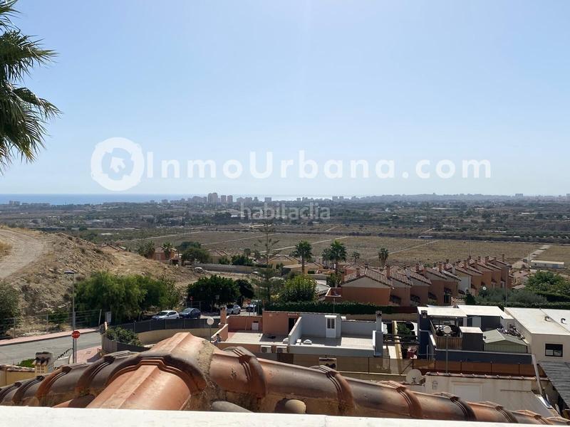 Foto c646a1d6-24c5-4564-9b5a-d885f896959f. Casa aparellada amb aparcament piscina a Bonalba-Cotoveta Mutxamel