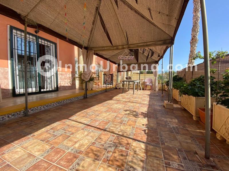 Foto ca19b0f7-9cc3-4832-84c0-240870f6335b. Casa aparellada amb aparcament piscina a Bonalba-Cotoveta Mutxamel