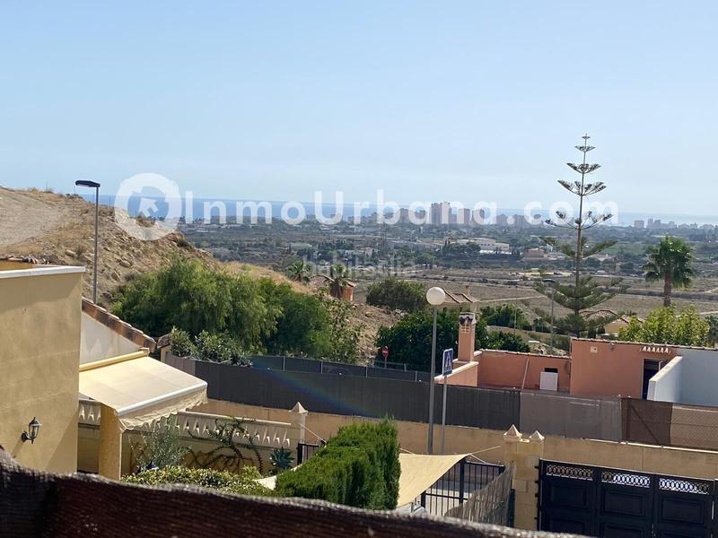 Foto f1d08d60-d4ff-49fc-9196-fc9278619e9e. Casa aparellada amb aparcament piscina a Bonalba-Cotoveta Mutxamel