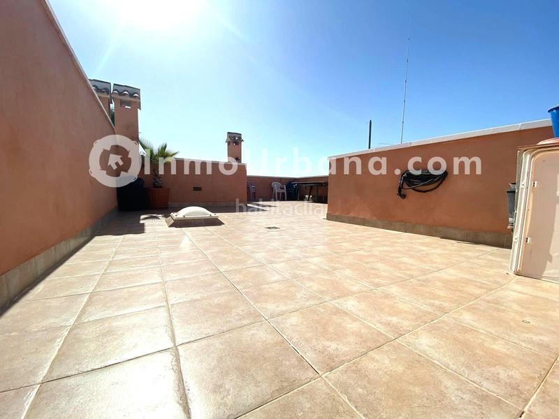 Foto f35a4201-a387-4608-84fa-aef0b6f0c138. Casa aparellada amb aparcament piscina a Bonalba-Cotoveta Mutxamel
