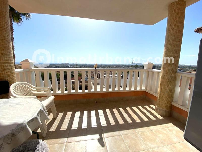 Foto fd7d45e4-8c60-4376-9789-2bc43aca40bc. Casa aparellada amb aparcament piscina a Bonalba-Cotoveta Mutxamel