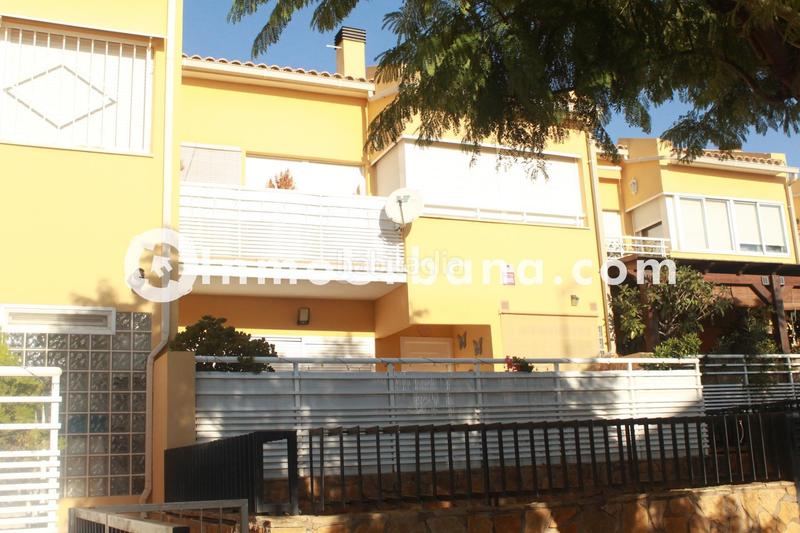 Foto b4e0fd04-c5a3-4924-8c1a-b1d2e5ca7631. Maison jumelée avec parking dans Monforte del Cid