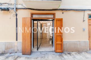 Location Local commercial à El Carme. Estudio en el casto antiguo de valencia