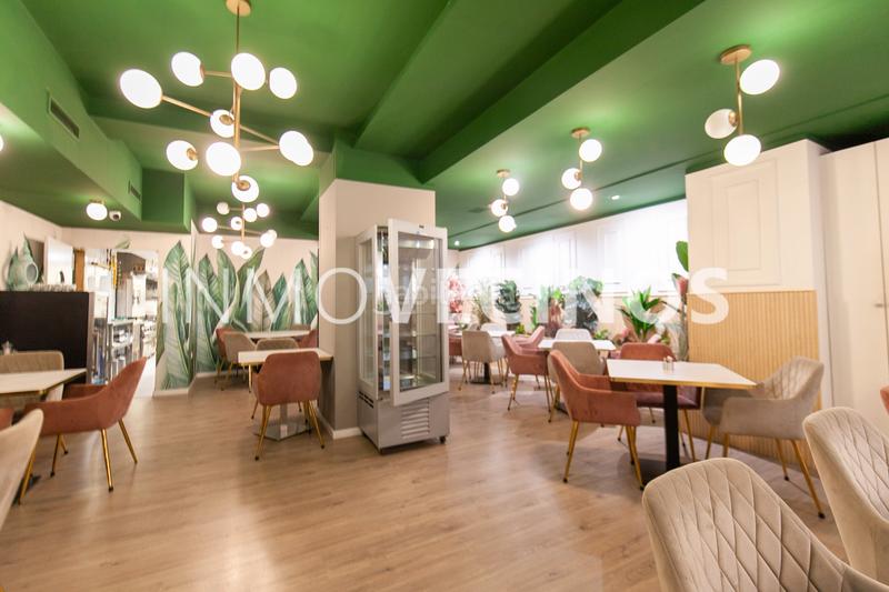 Foto f000dc8a-bd2a-4717-a3a3-e1e9890fc17e. Pas-de-porte local commercial dans Gran Via Valencia