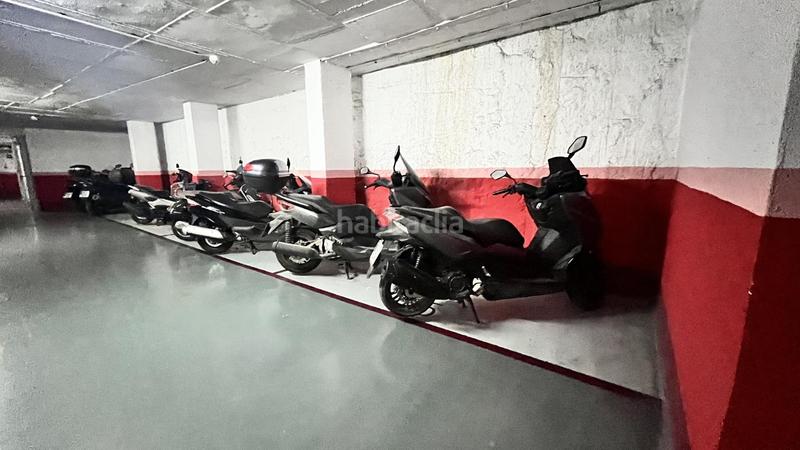 Foto d857a3f2-2122-4492-b83c-f683ddf47f63. Aparcament cotxe a Russafa Valencia