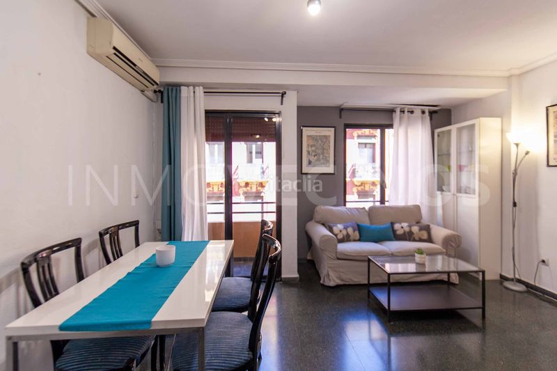 Foto 374510a0-981f-446d-adb4-9b193398ec4c. Pis a El Botànic Valencia