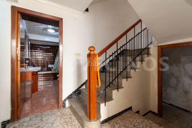 Foto 7ef753b2-cd74-455b-a704-cd0d1e52b0c6. Casa aparellada a Cella