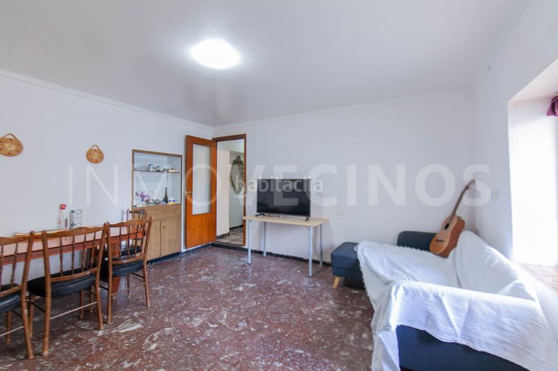 Foto c1e4042b-7d40-4b35-99e7-bda34106ae34. Casa aparellada a Cella