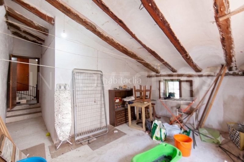 Foto eade6383-d6a5-48b3-b0e0-7192a72f7c56. Casa aparellada a Cella