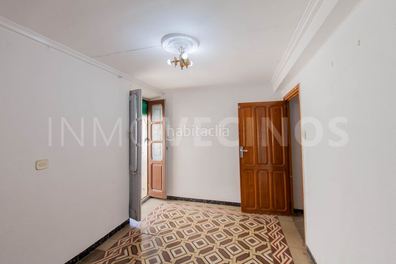 Foto f42c3ecb-7129-468d-8c06-6dba740b93f8. Casa aparellada a Cella