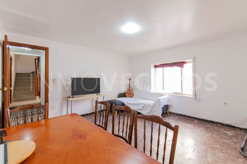 Foto f4e32788-8271-4df0-8bd8-3539cc1bfe69. Casa aparellada a Cella