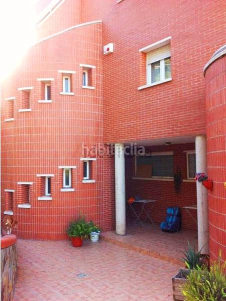 Foto 7bf044d8-d7fd-4f1a-86c2-28aa2c772af4. Chalet mit heizung parking in Sant Vicenç dels Horts