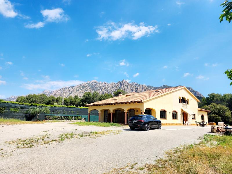Foto 2cac4d8f-e625-4c9d-b1e2-16ffd5a5576d. Rent country house with fireplace heating parking pool in Esparreguera