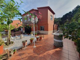 Chalet in Piera. Casa independiente en piera
