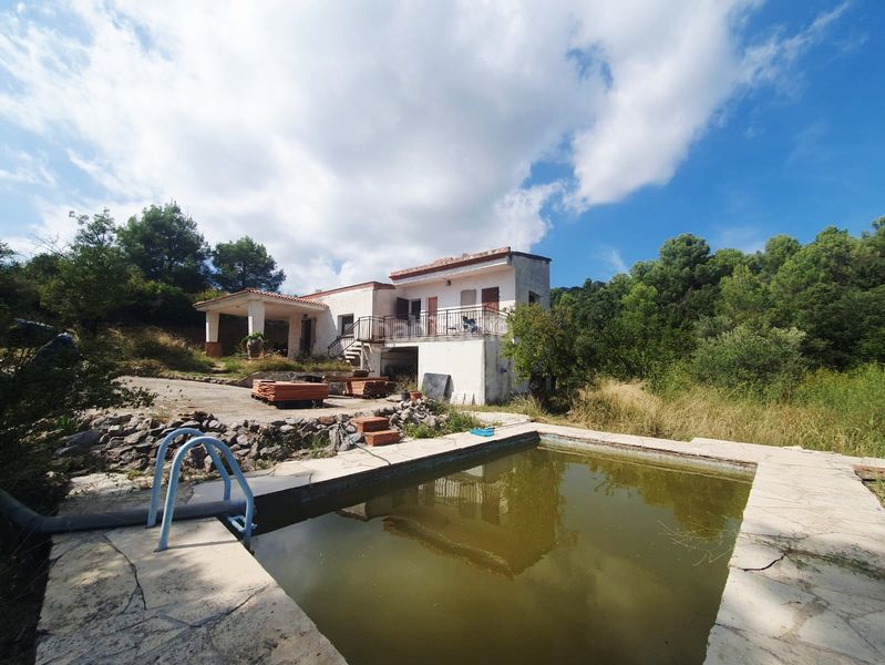Foto b821c8a4-7efd-44ea-9432-377b9b3076cb. Haus mit parking pool in Nucli Urbà Esparreguera