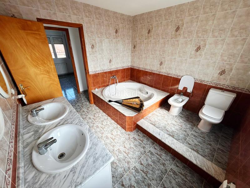 Foto 9a5ad927-388e-4cf0-88d8-b7d83a74aa28. Casa con riscaldamento parcheggio piscina in Piera