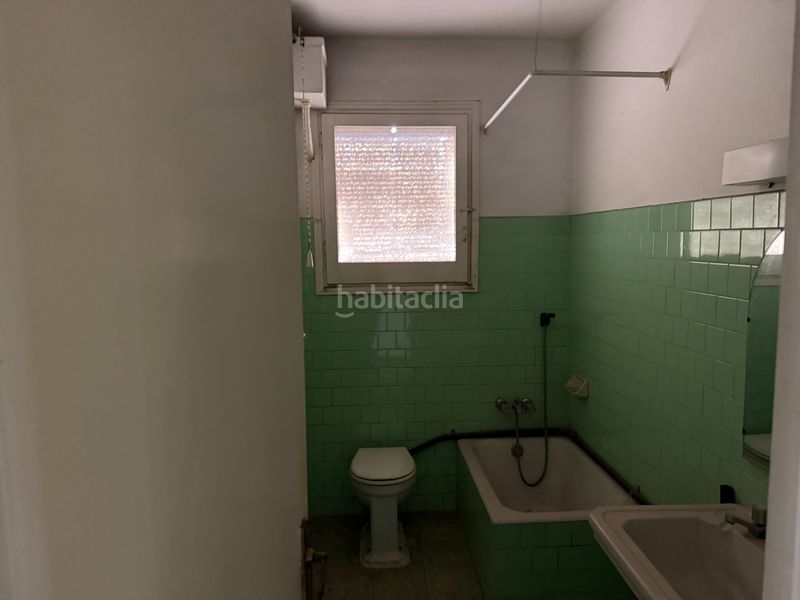 Foto 01dd75fb-5246-4c30-8d26-3391829cfda7. Casa aparellada amb aparcament a Torelló