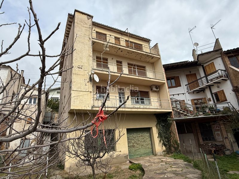 Foto 4bc293c5-1595-47d6-8a5d-fd8818738468. Casa aparellada amb aparcament a Torelló