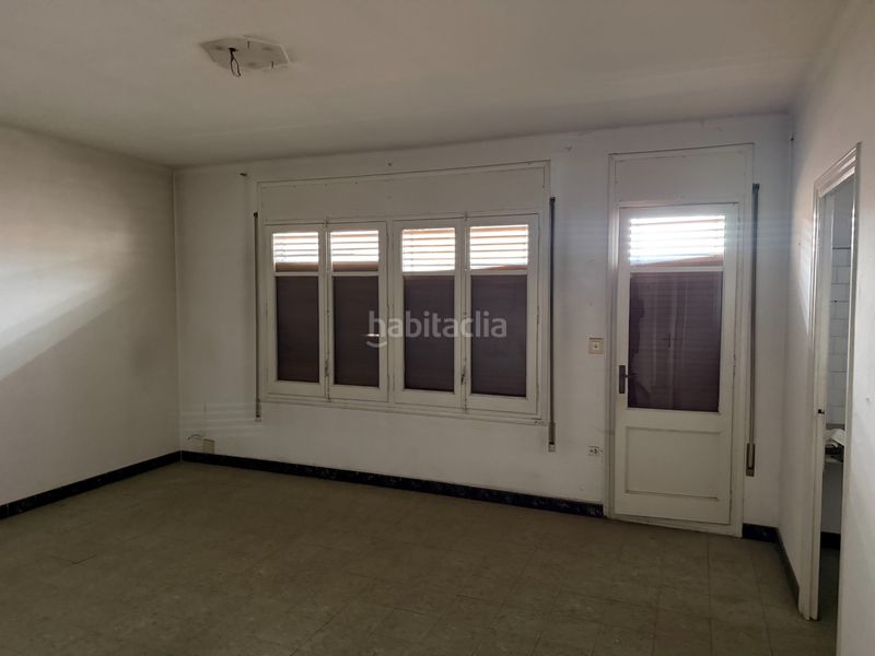 Foto 693c37f3-e592-4134-b6e7-694b6f96e7de. Casa aparellada amb aparcament a Torelló