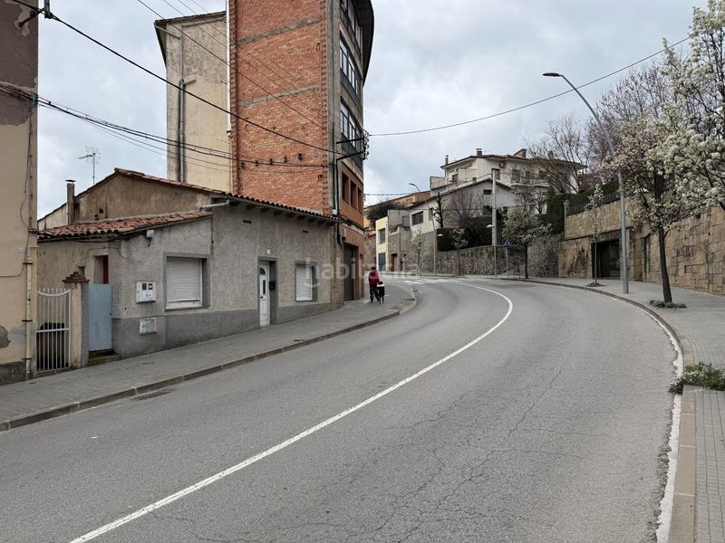 Foto 7fa8bb7d-6b0c-44ac-8bbc-83f0e6244410. Casa aparellada amb aparcament a Torelló