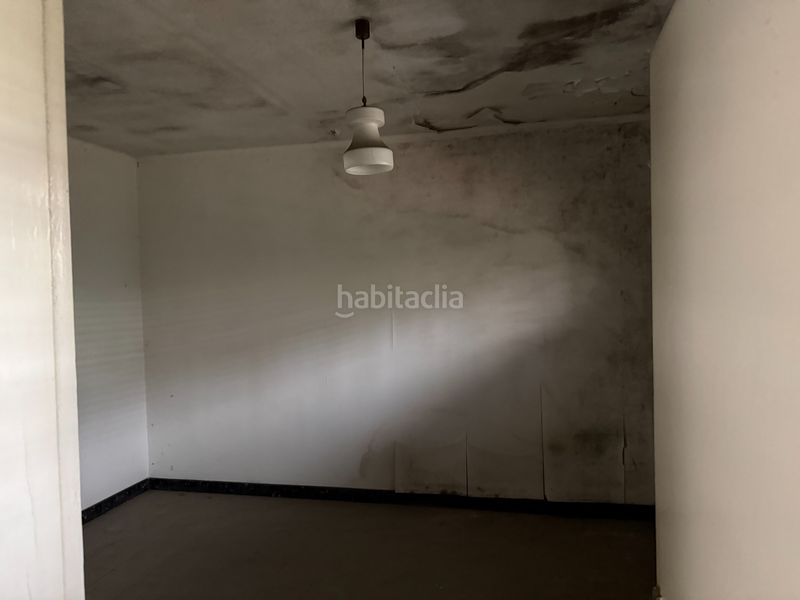 Foto b200d134-8d68-432a-9a59-e35d73df5112. Casa aparellada amb aparcament a Torelló
