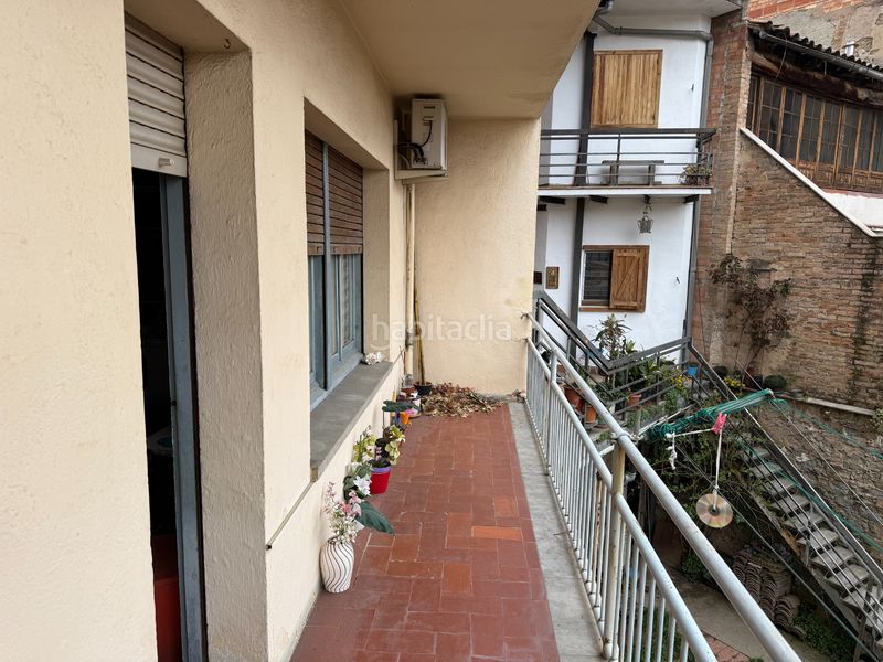 Foto d8d74065-b1b3-4afc-bd5b-b2e35f45ee39. Casa aparellada amb aparcament a Torelló