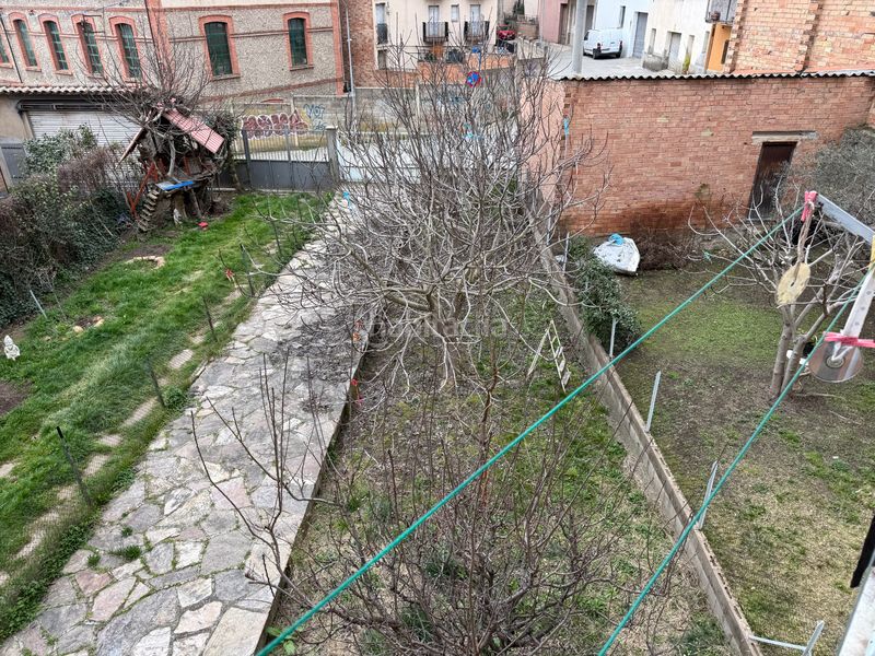 Foto f9d32720-c557-4247-b322-20c8f0fe6092. Casa aparellada amb aparcament a Torelló