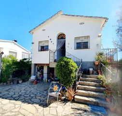 Chalet in Sant Esteve Sesrovires