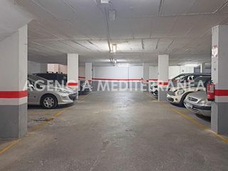 Aparcament cotxe  Calle lirio. Plaza de garaje en valencia, para moto grande