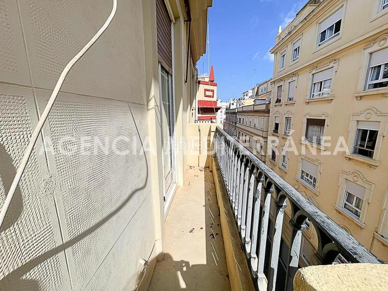 Foto f8d9514d-642a-4ff7-8fde-a2bd66c79c91. Alquiler piso magnífica vivienda en alquiler en ruzafa con garaje zona reino en Valencia