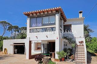 Masia a La Pedrera-Vessanes. Amplia finca soleada todo el año en denia