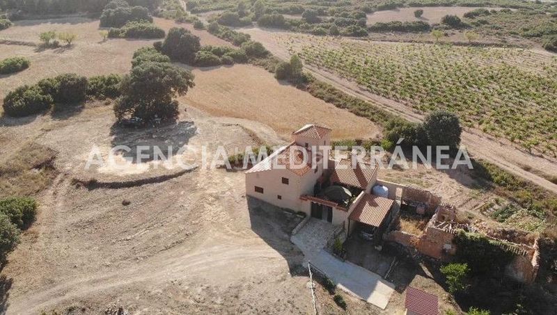 Foto c2becca0-c8a3-4484-8081-fef1533984e0. Masia amb calefacció aparcament piscina a Almansa