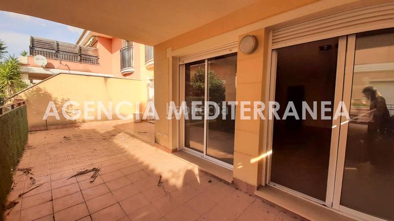 Foto 141f6e9f-bf1a-43a1-b2c5-83bbd5f7a1f9. Maison jumelée avec parking piscine dans El Bosque Chiva