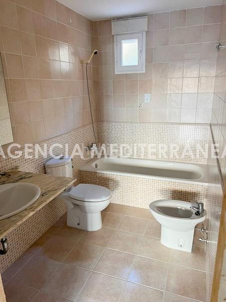 Foto 585d4dc4-8f8c-4efb-bb6e-4f7a5560a990. Maison jumelée avec parking piscine dans El Bosque Chiva