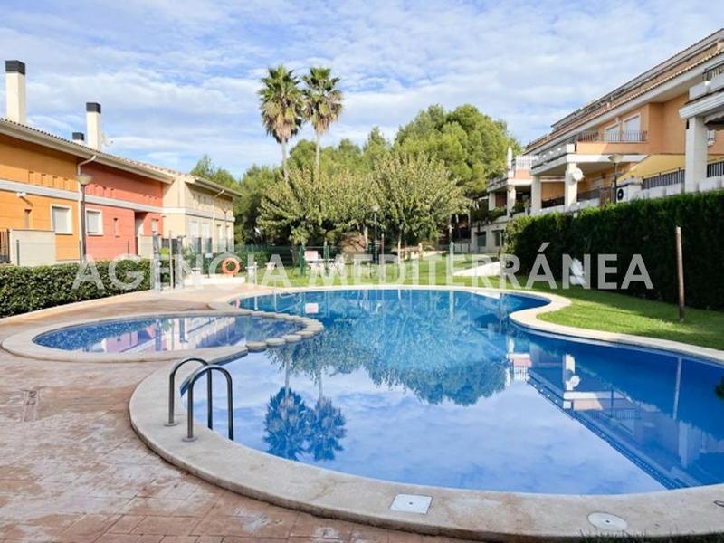 Foto 6429e656-4fef-4012-828e-a92e71ee26ae. Maison jumelée avec parking piscine dans El Bosque Chiva