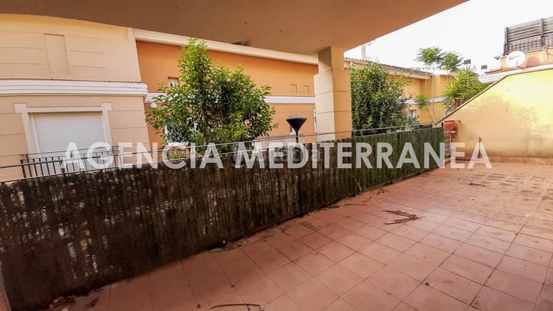 Foto 68ad5d8a-5dfa-4d4b-9b00-ee35b6691cc4. Maison jumelée avec parking piscine dans El Bosque Chiva