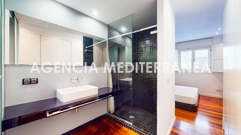 Foto 5ba06170-1fc9-410f-a87f-6121b2bb7e0a. Location attique dans La Seu Valencia