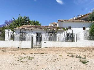 Maison à Ondara. Oportunidad única casa de campo con encanto en parcela urbana co