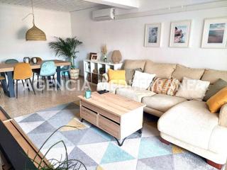 Apartamento en Centro Urbano. Piso luminoso de 4 dormitorios con terraza
