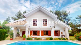 Chalet à Serra. Quieres vivir o disfrutar de tus momentos de descanso en un espe
