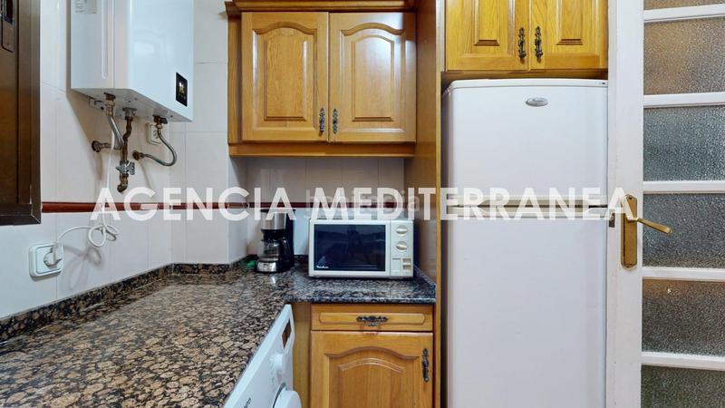 Foto 555cc136-aff0-4e61-b9ce-f2d6c5ba4e62. Piso techos altos y molduras originales a un paso de la gran vía en Valencia