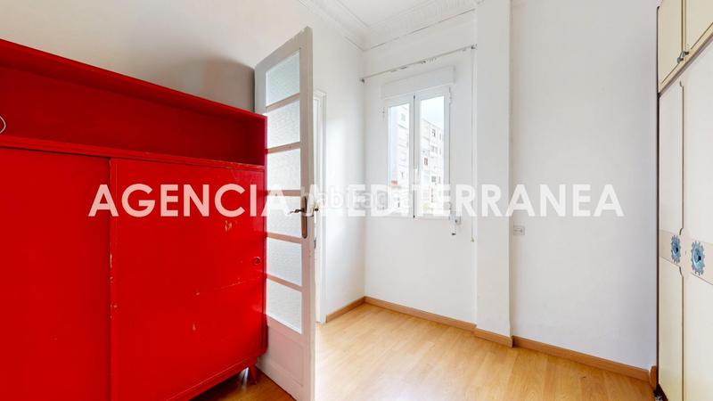 Foto 6efc43c9-4600-4eb7-9b3e-ede055f2b698. Piso techos altos y molduras originales a un paso de la gran vía en Valencia