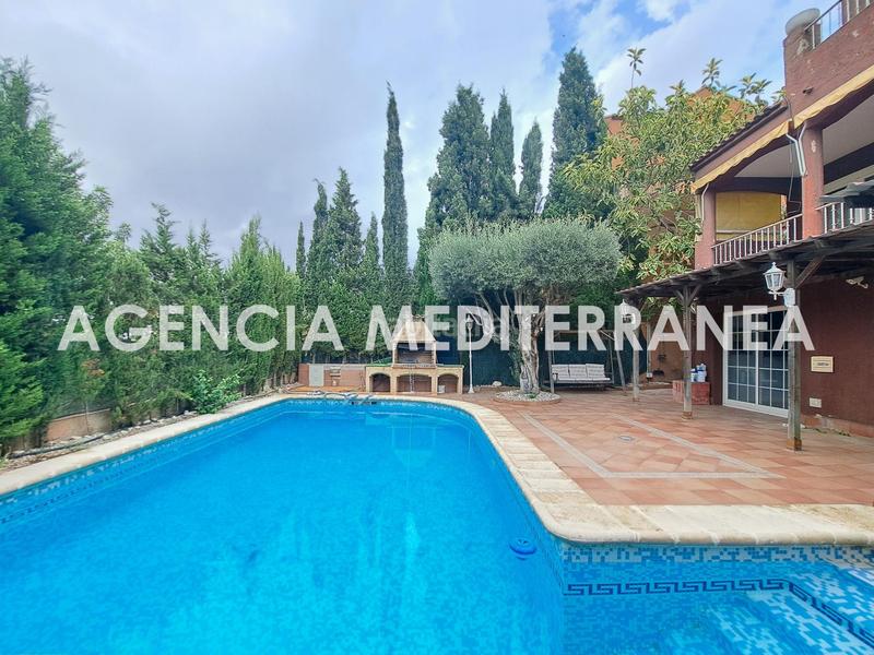 Foto 215f47ca-b835-4242-ade6-cc890d094647. Casa pareada amplio chalet pareado en montecañada! en Paterna