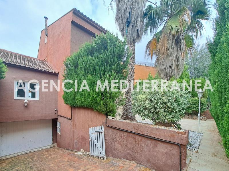 Foto 794b4120-a289-4f57-8804-7cf22f3e1905. Casa pareada amplio chalet pareado en montecañada! en Paterna
