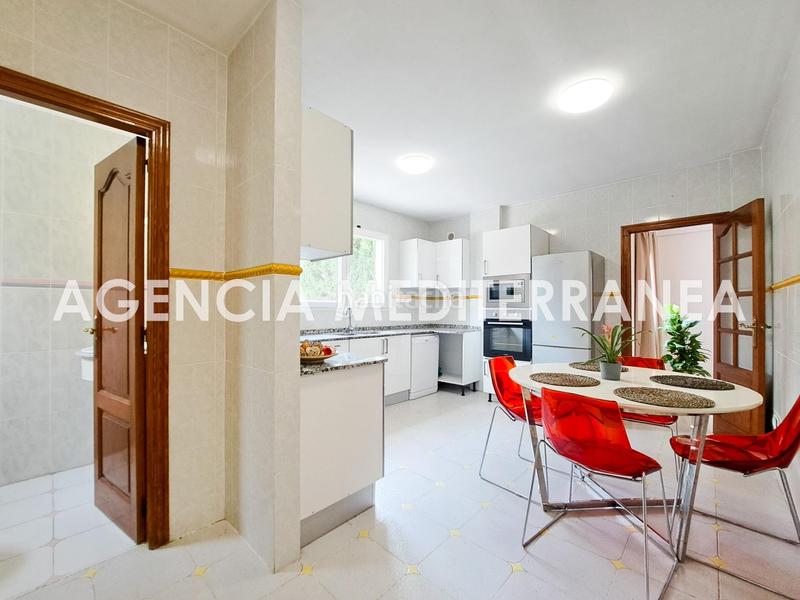 Foto ab94ec19-9201-4387-a23f-b27002b8f53c. Casa pareada amplio chalet pareado en montecañada! en Paterna